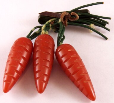 BP224 bakelite carrot bunch pin